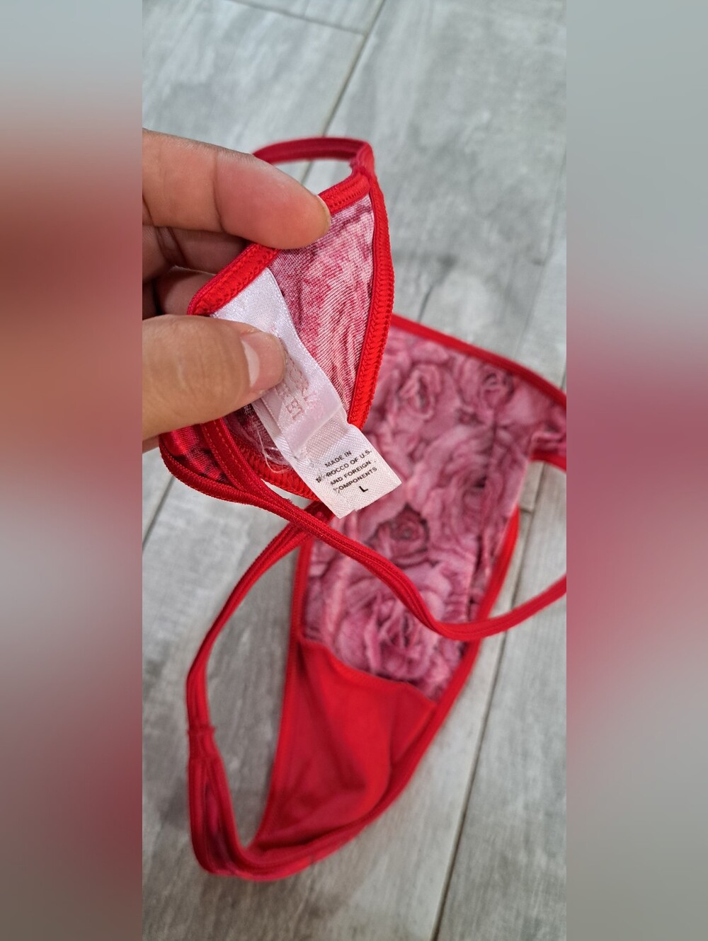 Victoria Secret V-string - Picture 2 of 3